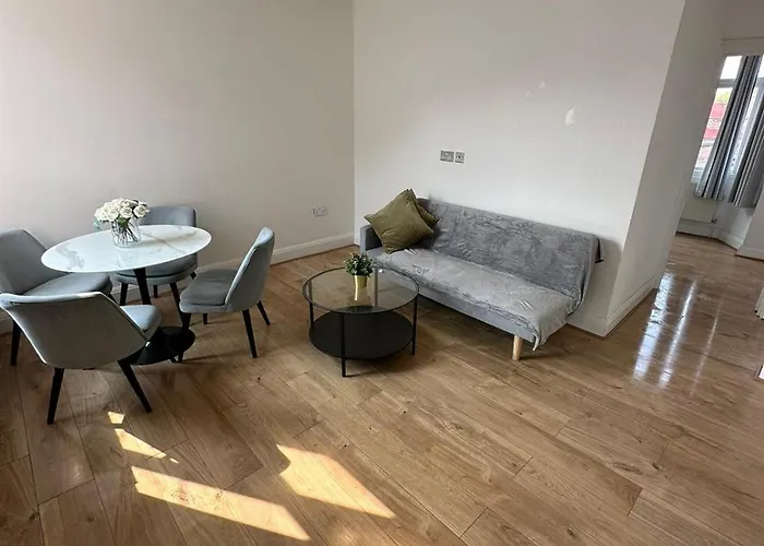 Central & Cozy 3Br Apt - High Chair - Free Parking