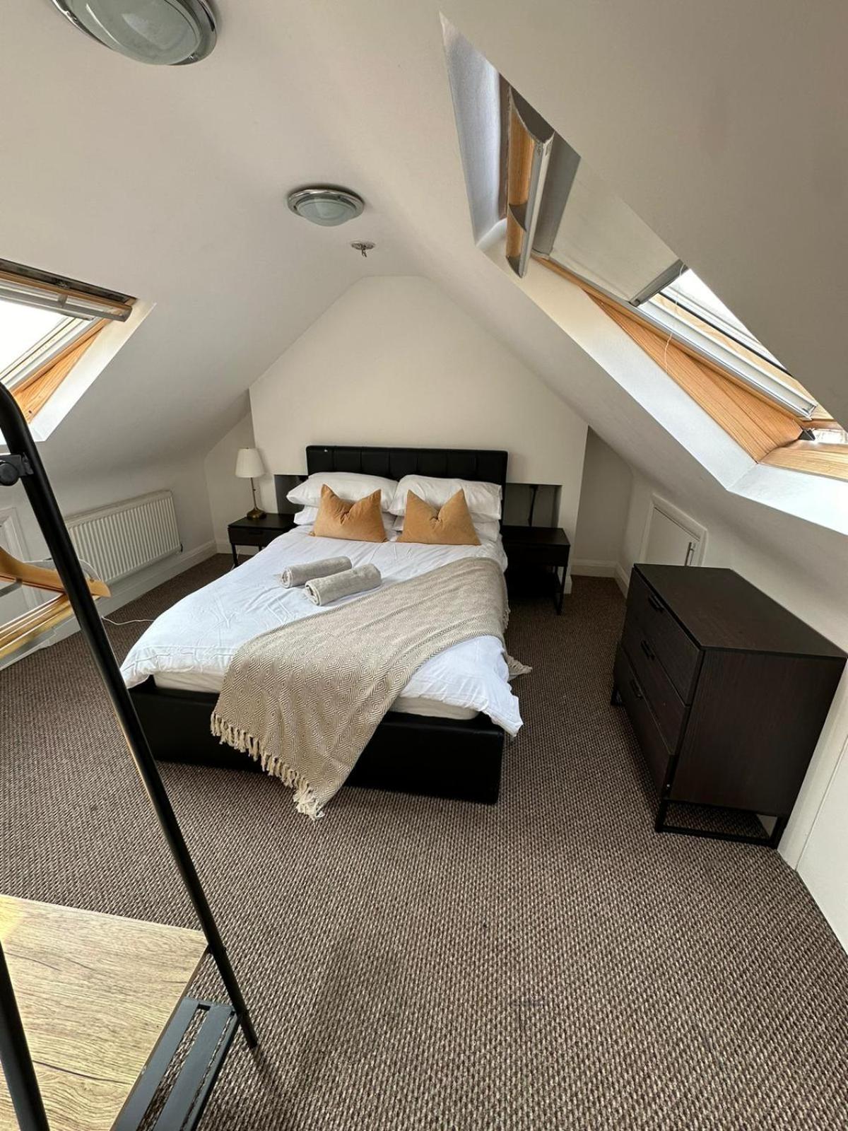 & Cozy 3br - High Chair - Free Parking London