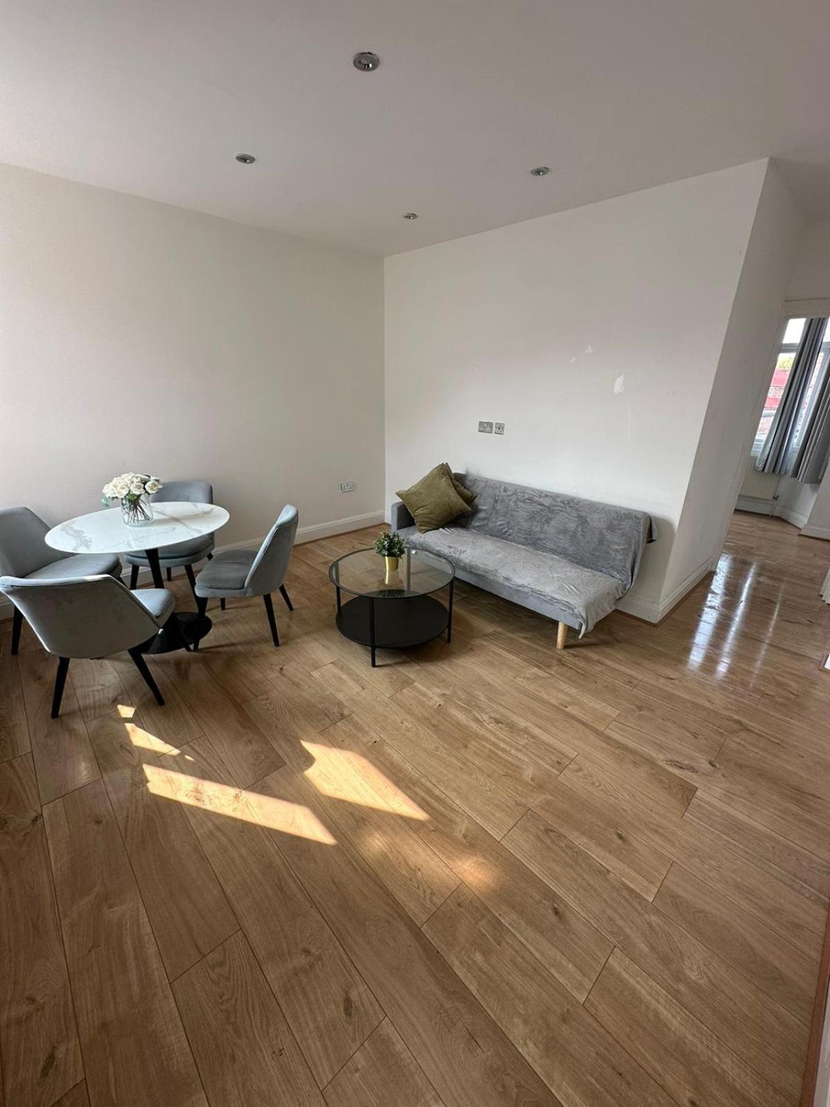 & Cozy 3br - High Chair - Free Parking Appartamento